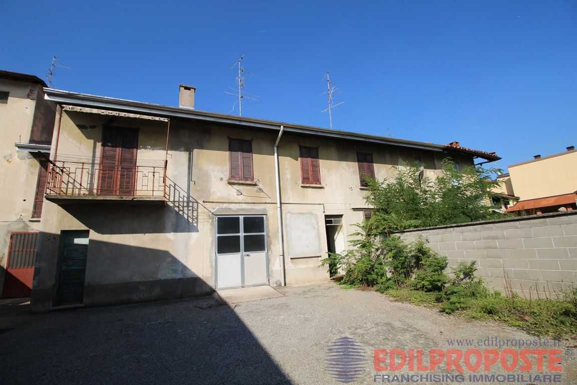 Casa Bi - Trifamiliare in Vendita a Rovellasca Via Cavour