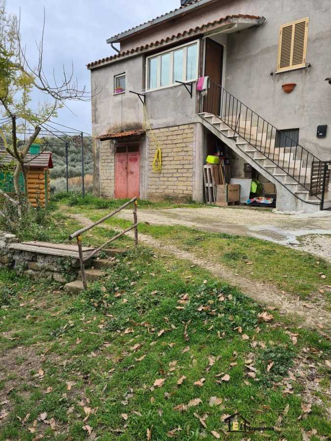 appartamento in vendita a Montopoli di Sabina in zona Santa Maria