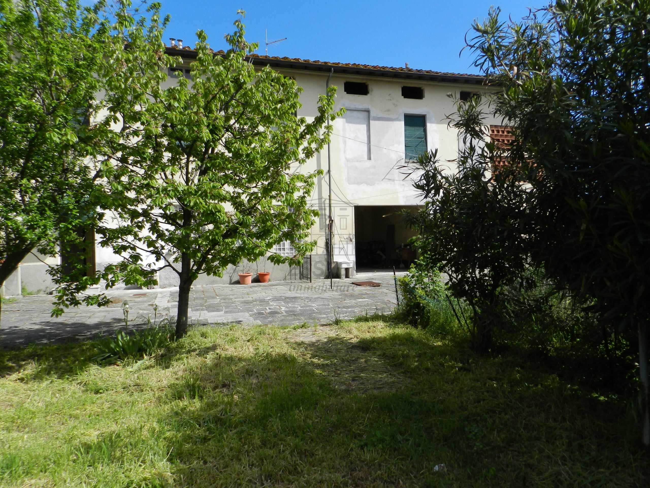 Porzione di casa in Vendita a Lucca Via della Chiesa XXI