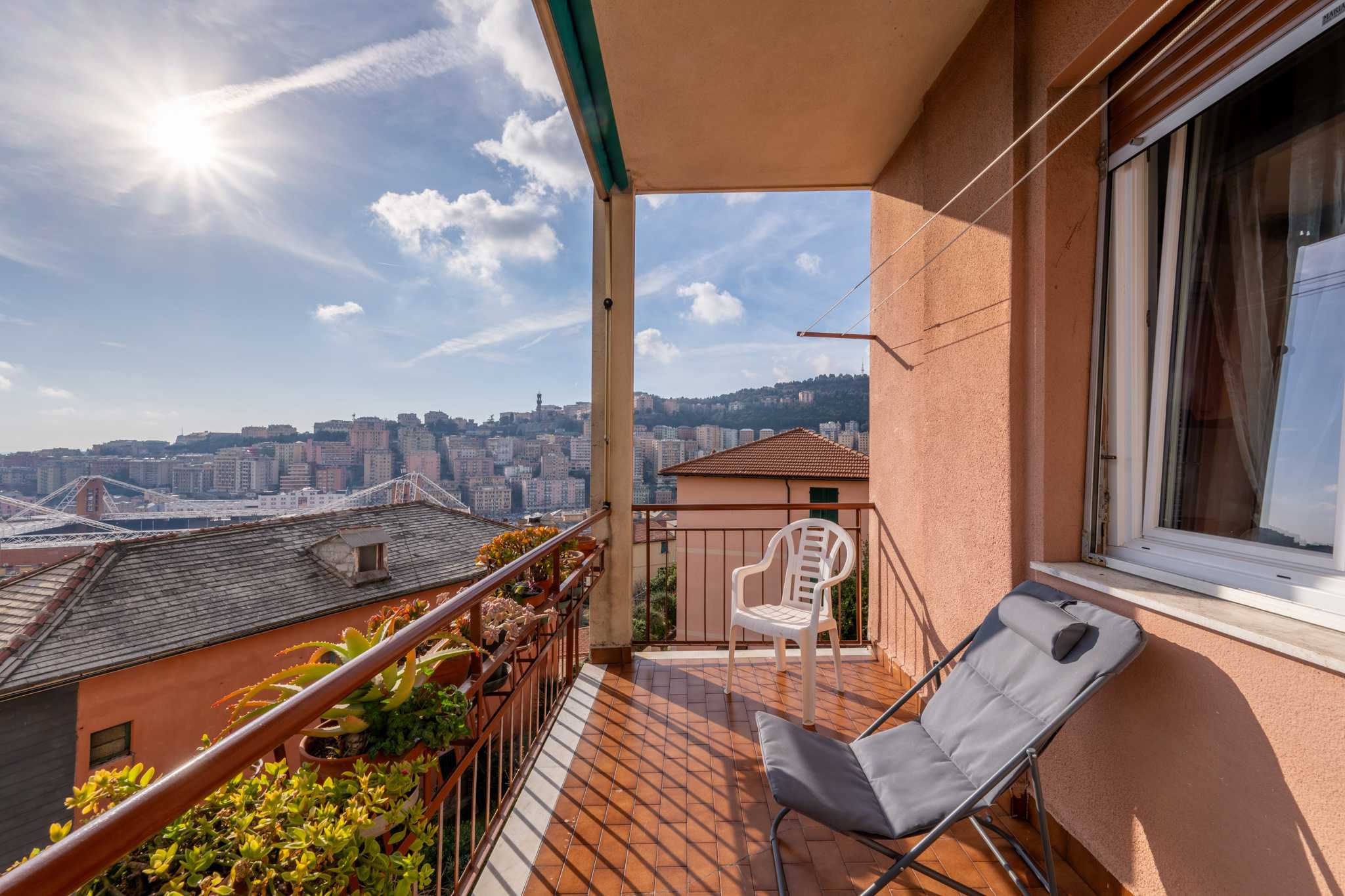 Appartamento in Vendita a Genova Via Robino