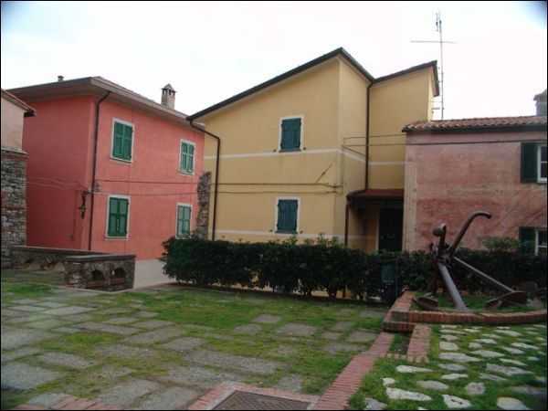 Porzione di casa Via di Mezzo, Ameglia